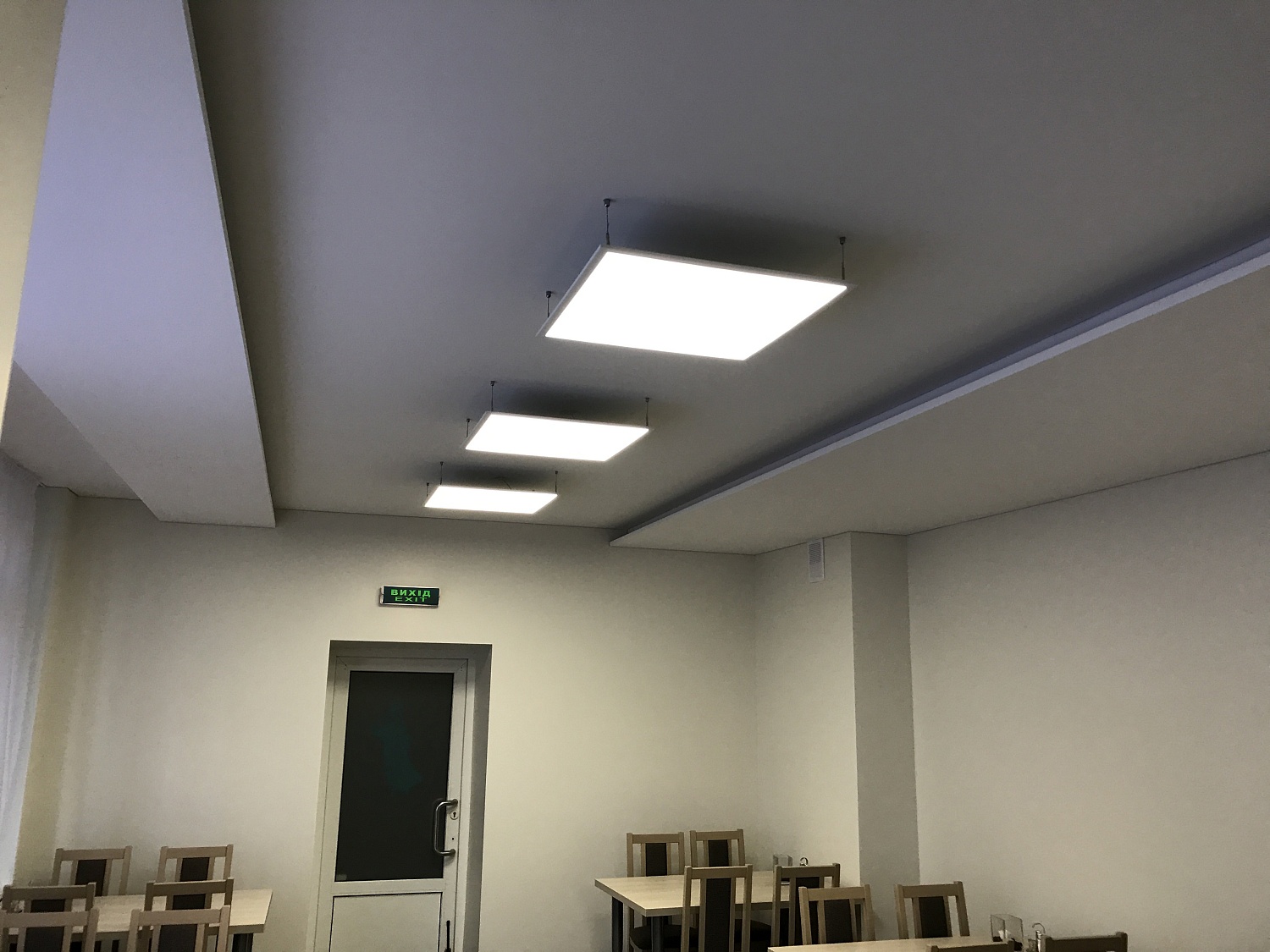 Светодиодные светильники для офисных и торговых помещений МАКСВЕТ